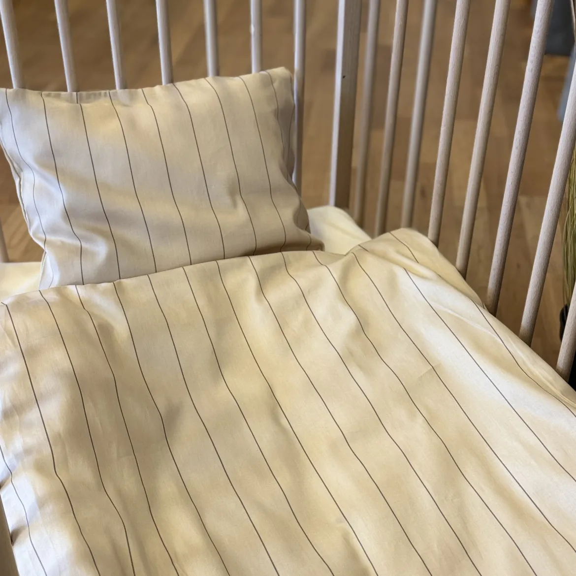 Baby sengetøj 70x100 - bomuldssatin - Sandvig - Ivory - Luna Denmark