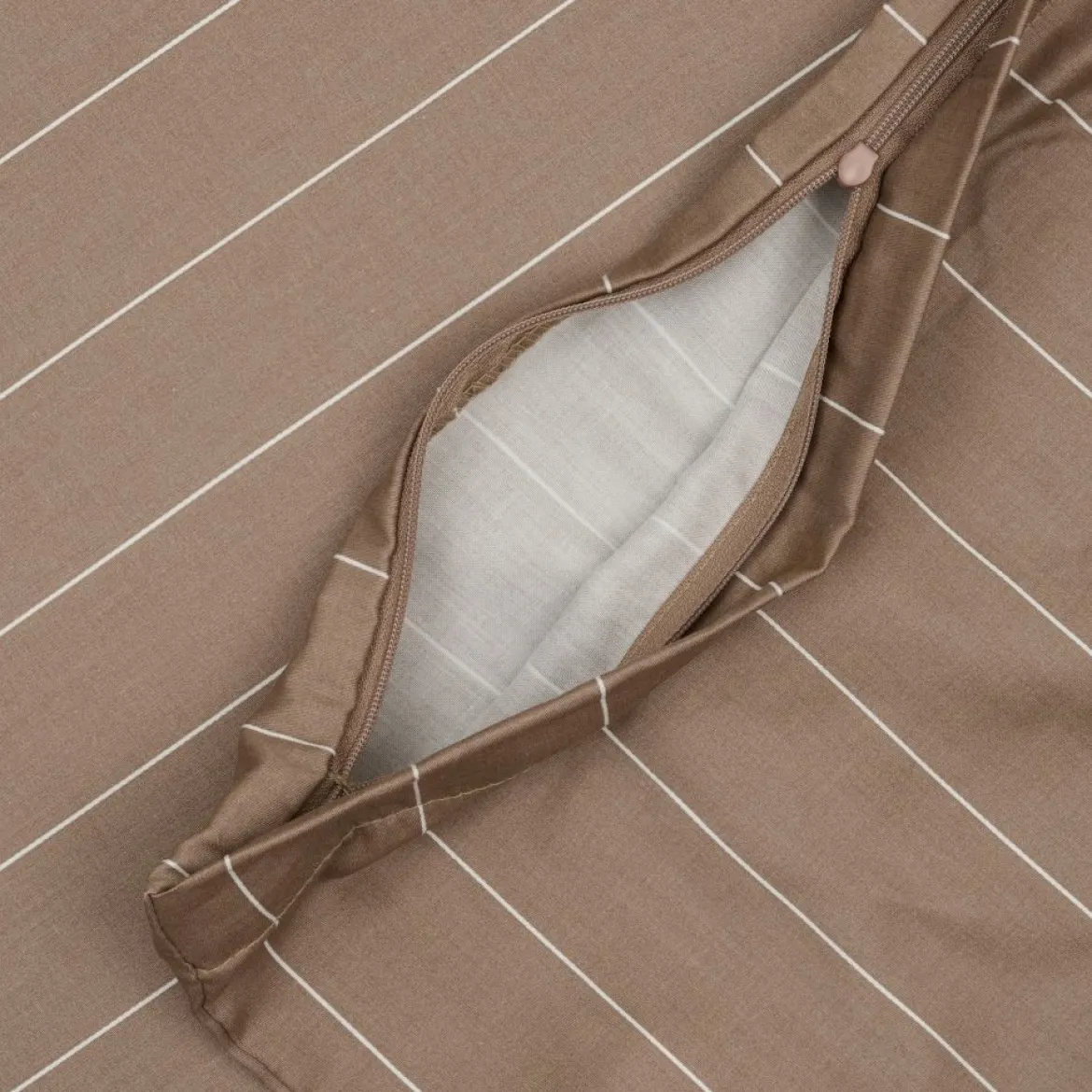 Baby sengetøj 70x100 - bomuldssatin - Sandvig - Taupe - Luna Denmark