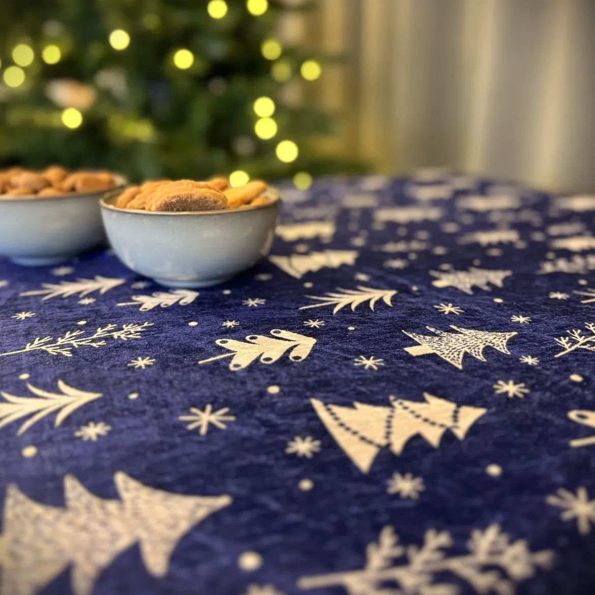 Juledug - Nervøs velour 150x300 cm - Juletræ og stjerne - Blå