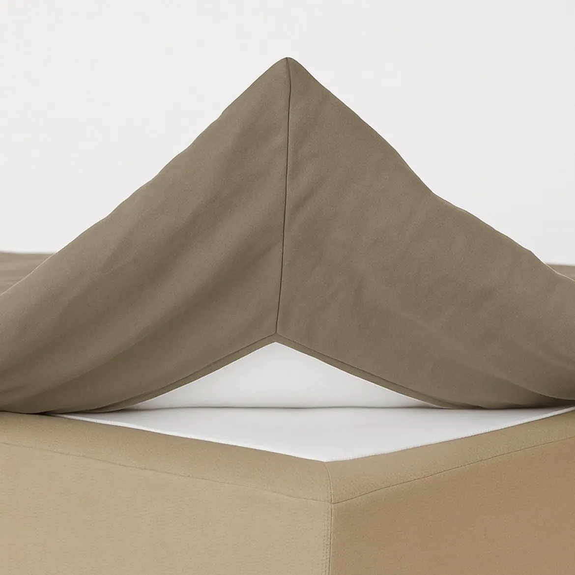 Kuvertlagen 160x200 cm - bomuldssatin - Soft feel - taupe - Luna Denmark